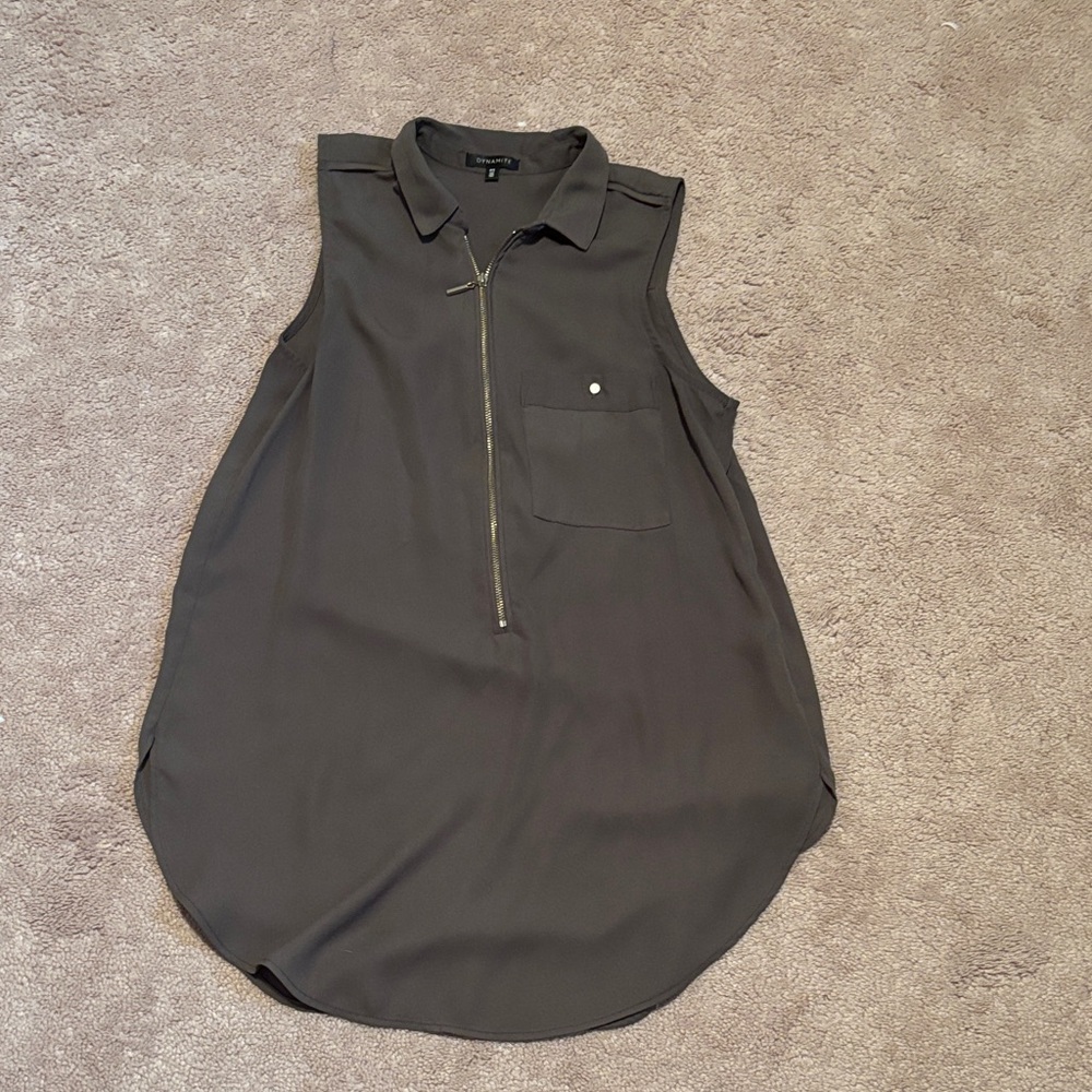 Dynamite Sleeveless Blouse in Dark Gray